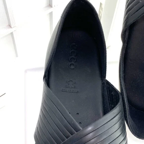 Ecco Sz 39 Black Sandals Flats with heel NWOT - Picture 3 of 7